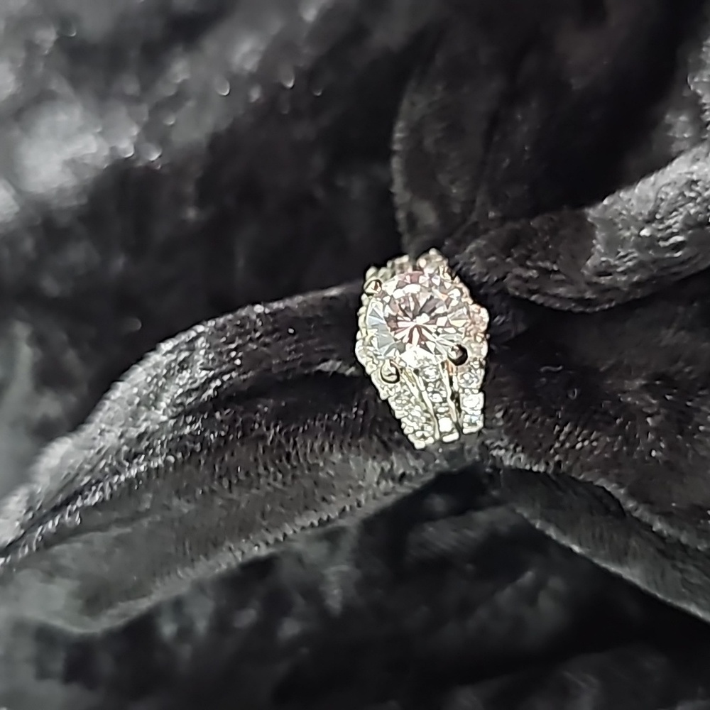 Ladies Cz Silver Tone Ring size 6